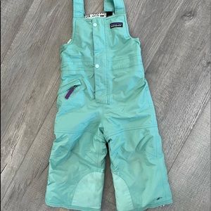 Girls 2T Patagonia bib style snow pants.